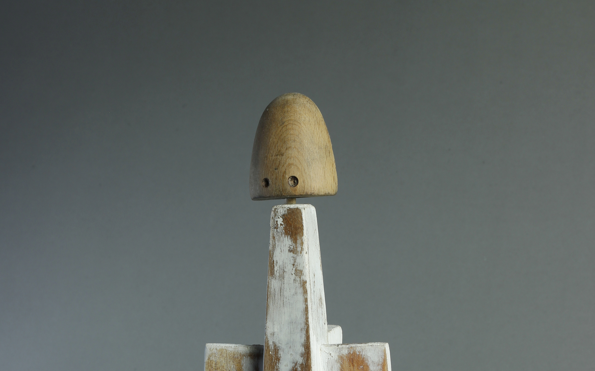 9 serie Familia disfuncional-madera metal 5x5x30 cm. c.u. 2023
